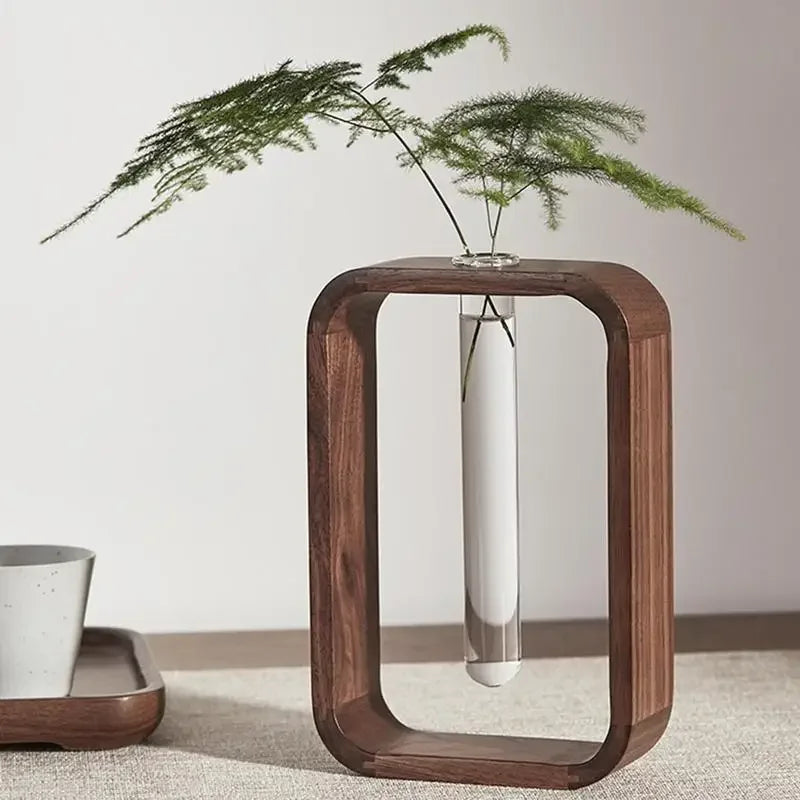 vase table transparent bois moderne plante verte tasse théière minimaliste
