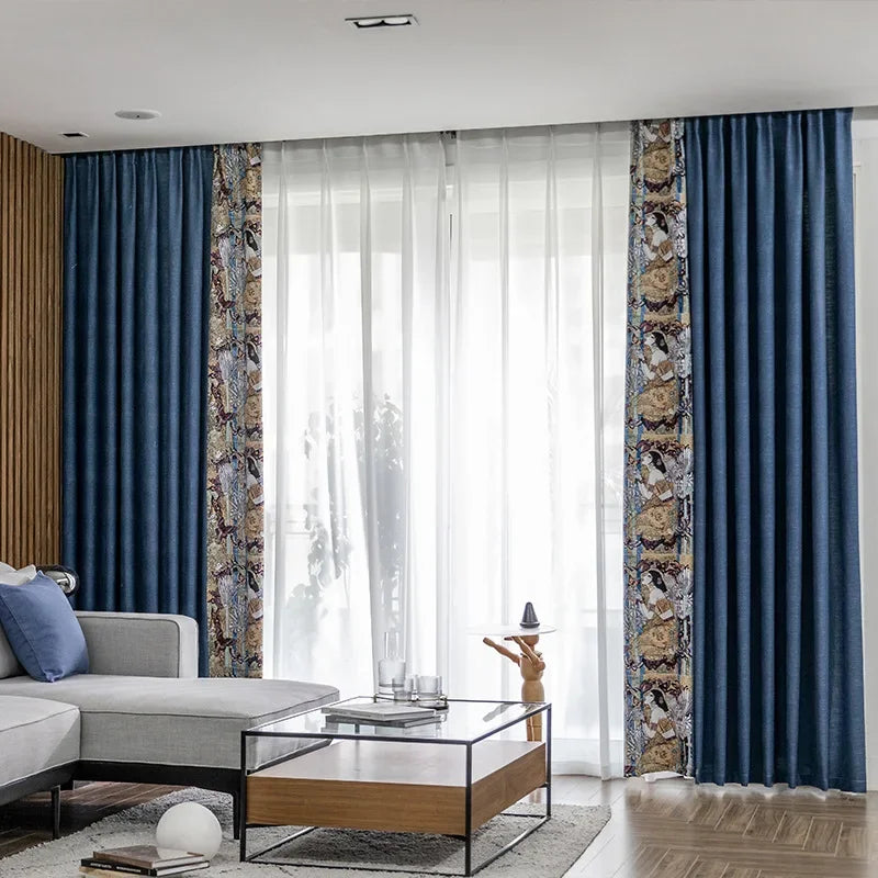 Rideaux élégants pour salon moderne avec motifs artistiques et teintes bleues, apportant une touche de style et de confort. Fenêtre décorée, ambiance lumineuse et contemporaine, parfaite pour sublimer votre espace de vie. Ajustement idéal pour toute décoration intérieure.