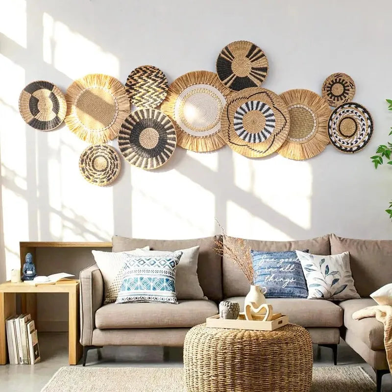 Assiettes décoratives boho tissées motifs géométriques naturel noir blanc fixations rondes