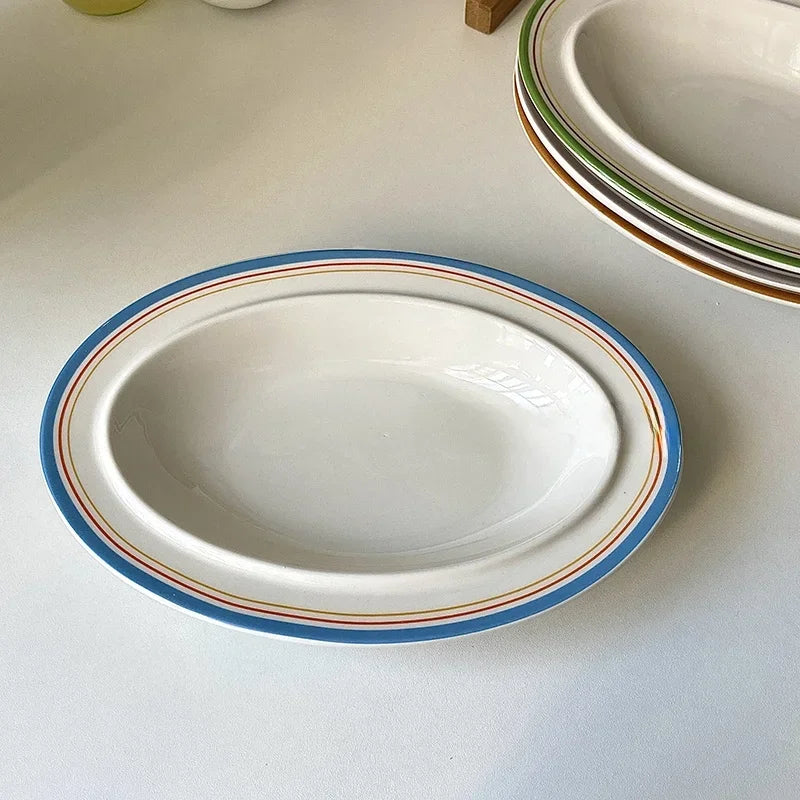 assiettes ovales rayées blanc bleu rouge vaisselle classique cuisine décoration table après midi thé