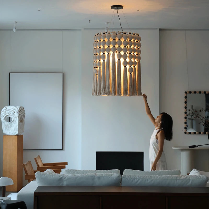 Suspension lumineuse moderne franges chaînes métalliques beige noir