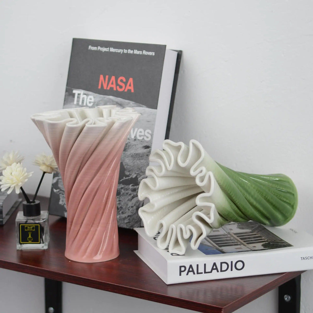 vase décoratif moderne texturé rose vert dégradé couleurs plissé maison sculptural