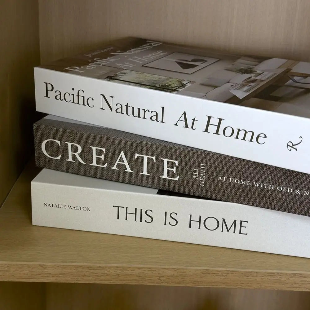 décoration intérieure livres faux modernes blanc noir marron clair minimaliste bibliothèque