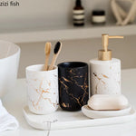 ensemble salle bain moderne blanc doré marbre veines élégant pompe tasse dents support savon