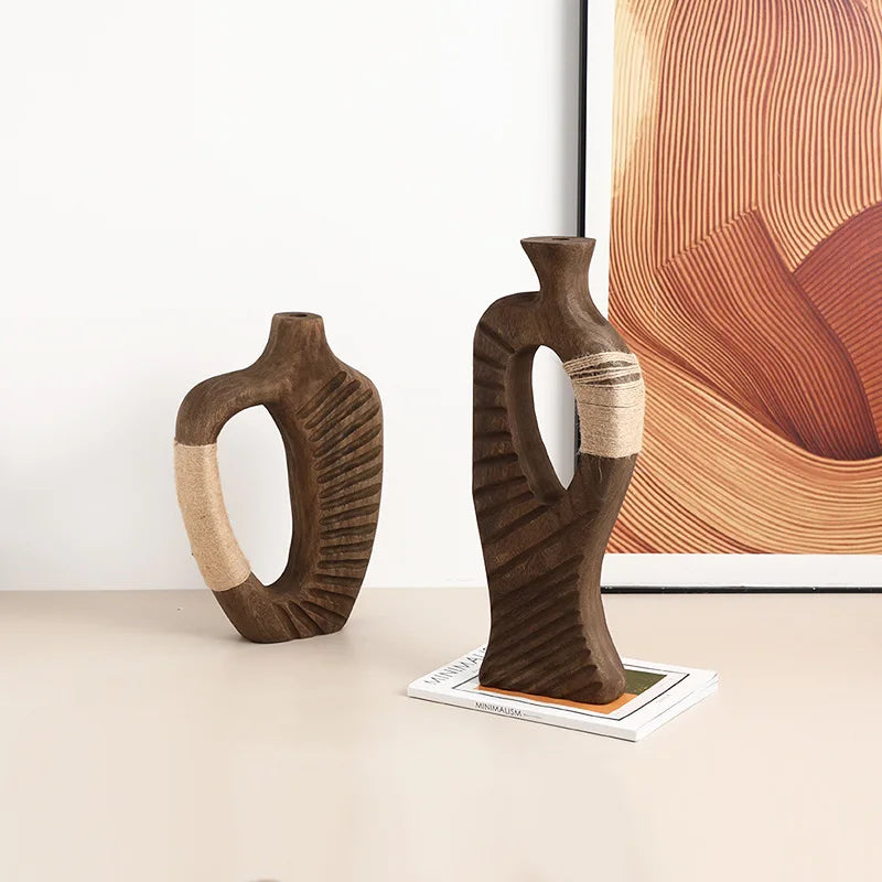 vase bois abstrait moderne marron clair lignes verticales décoration intérieure arrondi ajouré table transparent