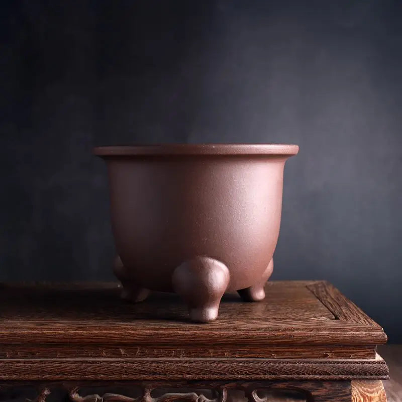 cache pot marron foncé texture mat opacité classique porcelaine fleuri intérieur extérieur decoration jardin