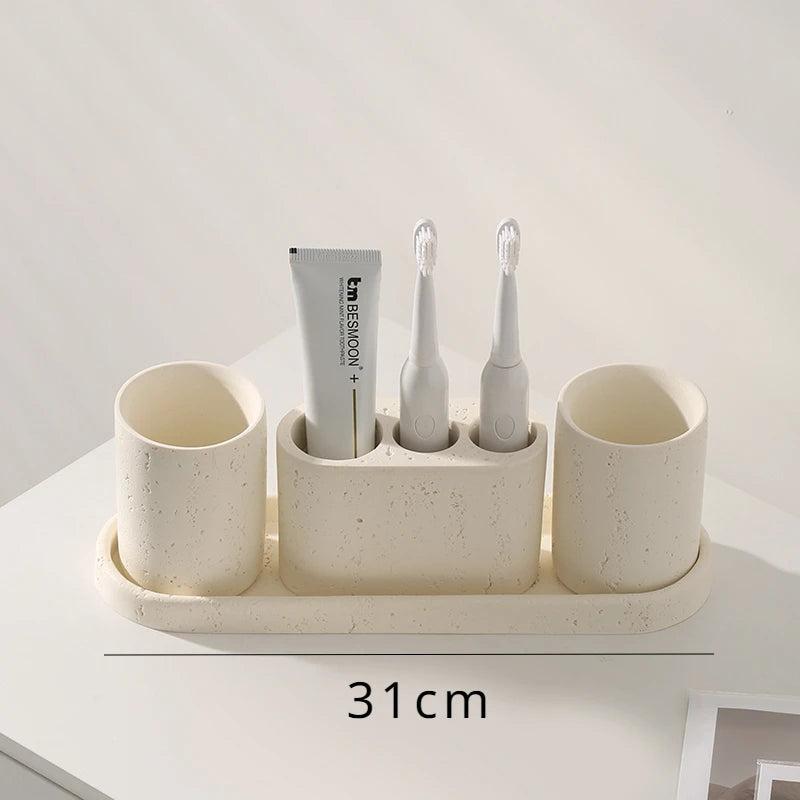 ensemble salle bain moderne brosse dents pot dentifrice distributeur savon blanc crème grain ciment