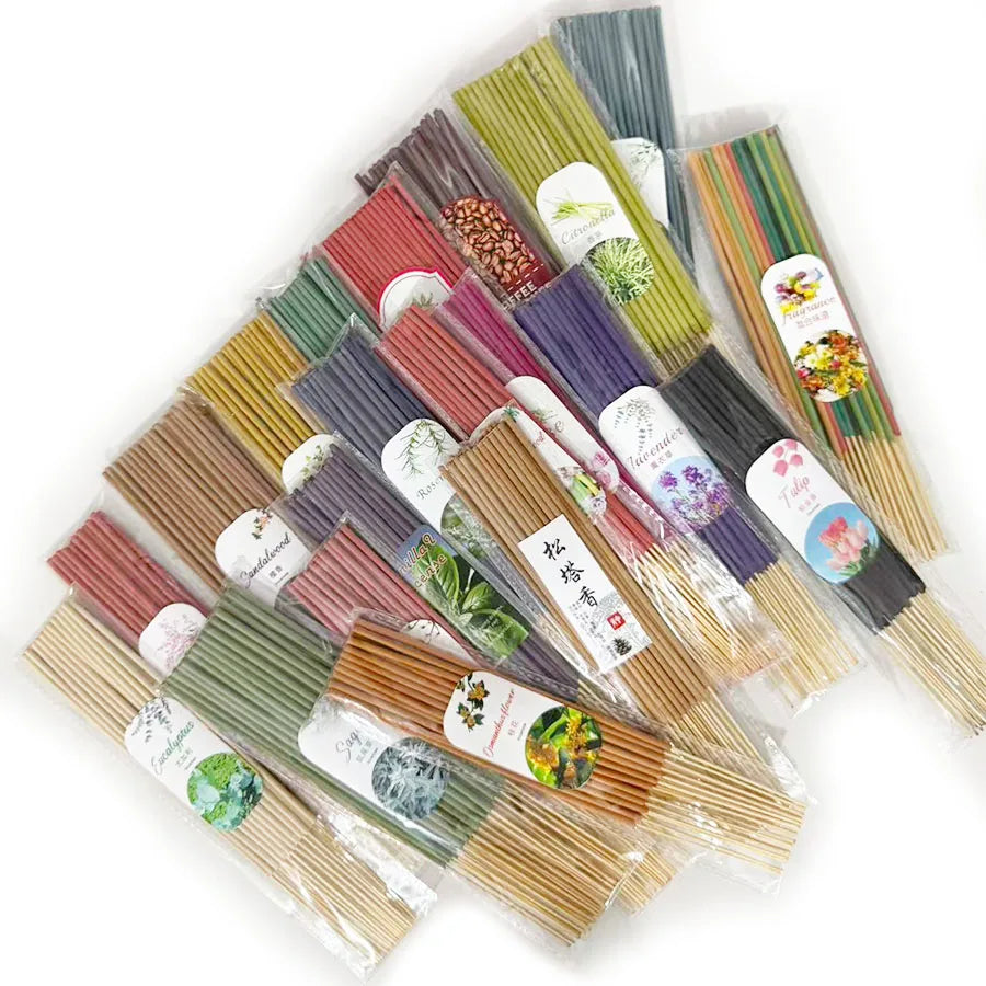 bâtonnets d'encens traditionnels bois santal parfums fleurs herbes intérieur maison