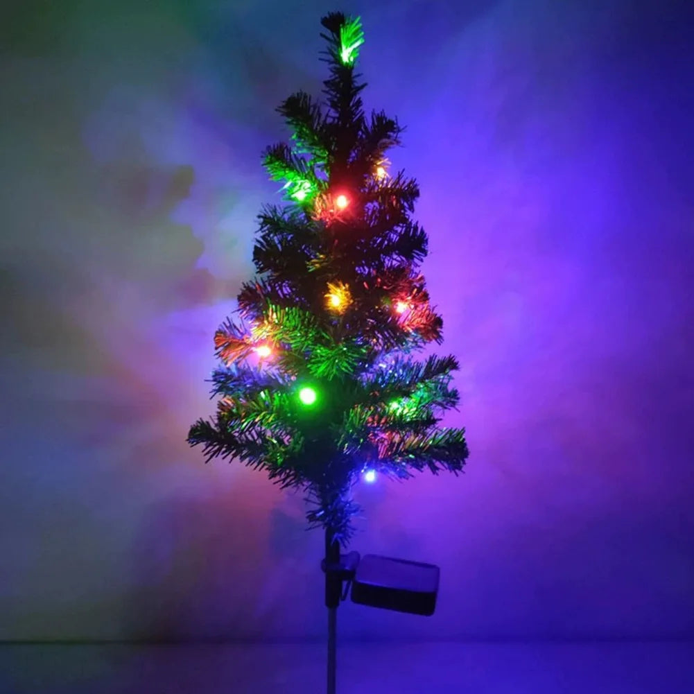 décoration extérieure noël guirlandes lumineuses sapin vert panneau solaire fixations métalliques