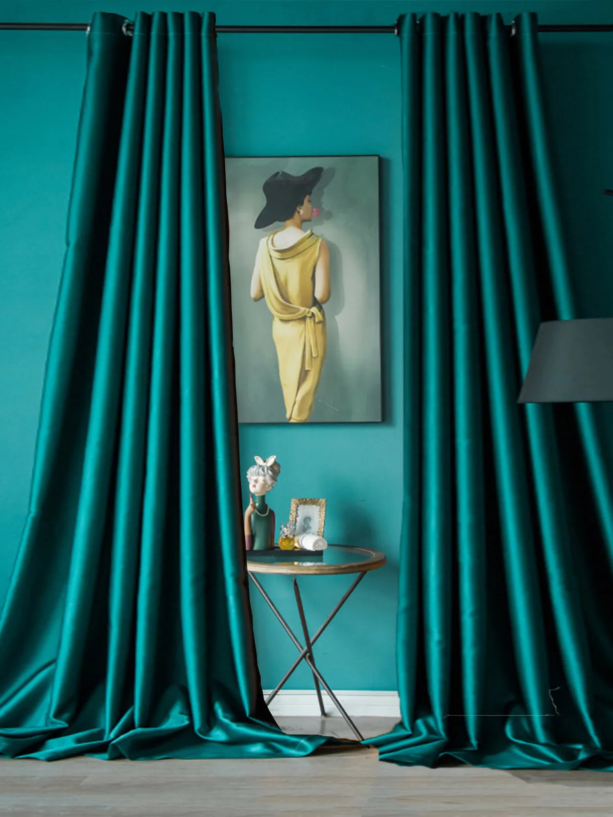 rideau vert foncé uni opaque moderne poignées dorées salon inclusion accessoires traitement