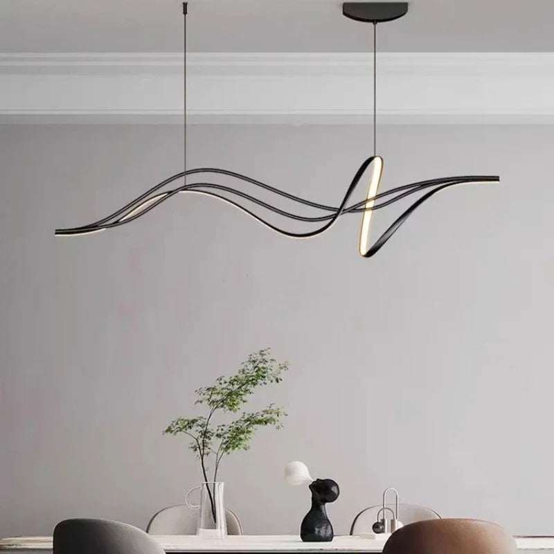 suspension lumineuse moderne aluminium noir lumière froide chaîne blanc ondulé contemporain
