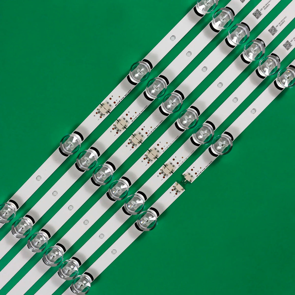 bande lumineuse led blanc moderne connecteurs electriques diodes rangees opacite sans visibilite fixations incluses