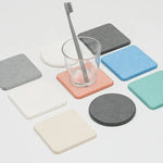supports verre adhésifs tapis diatomées rond carré gris rose bleu texture granuleuse minimaliste maison