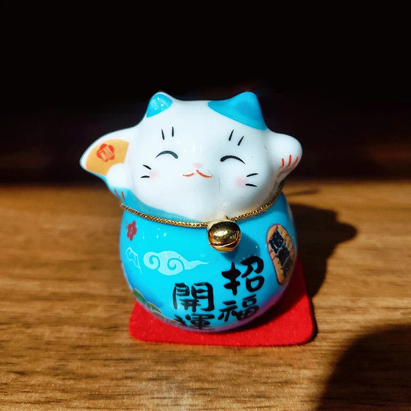 dolls japonaises traditionnelles artisanales couleurs vives yeux sourire symboles chinois ornement maison