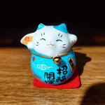 dolls japonaises traditionnelles artisanales couleurs vives yeux sourire symboles chinois ornement maison