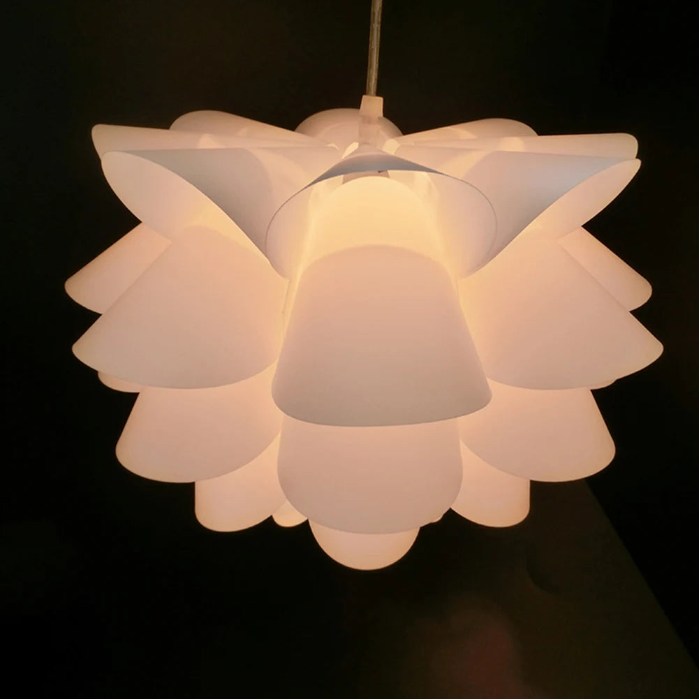 lampe suspendue moderne abat jour blanc feuilles ouvertes intérieur décoration salon nordique organique
