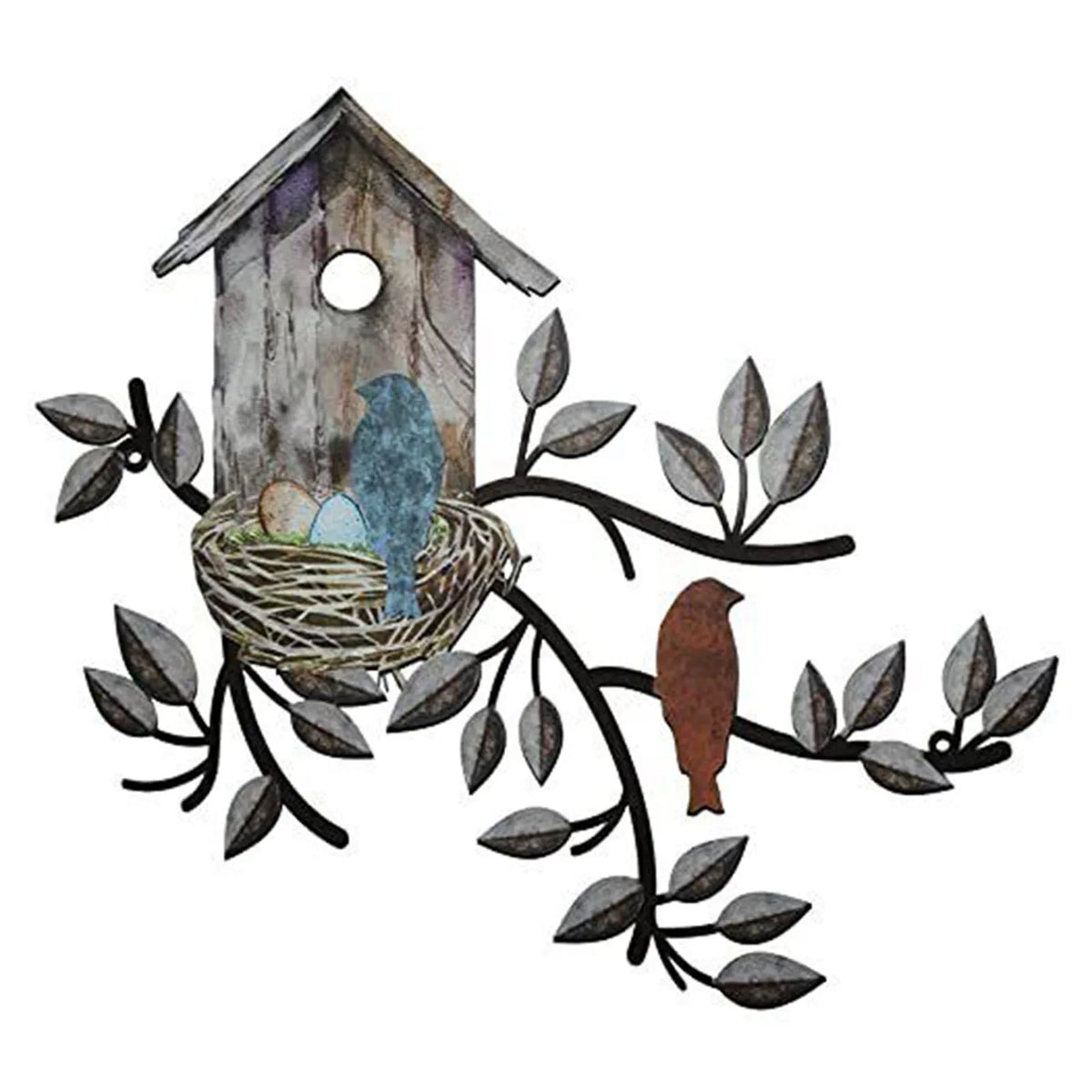 Détail des oiseaux en métal sur le décor mural arbre