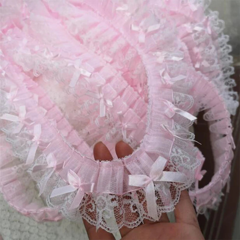 bracelet vintage romantique dentelle blanche rose clair largeur 5cm opacité délicate élégant ourlet col
