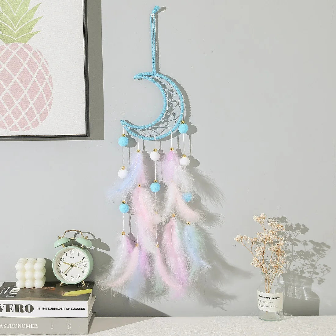 attrape rêves boho plumes pompons lune étoile motif chat violet rose pastel