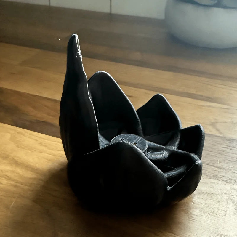 porte encens résine lotus blanc noir zen décoration intérieure minimaliste fleur émotions air purificateur