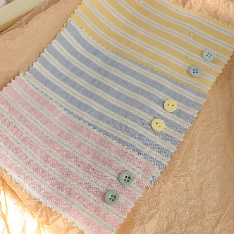tissu rayé coton polyester bleu rose jaune décontracté pastel opalescent vertical fin rapide respirant