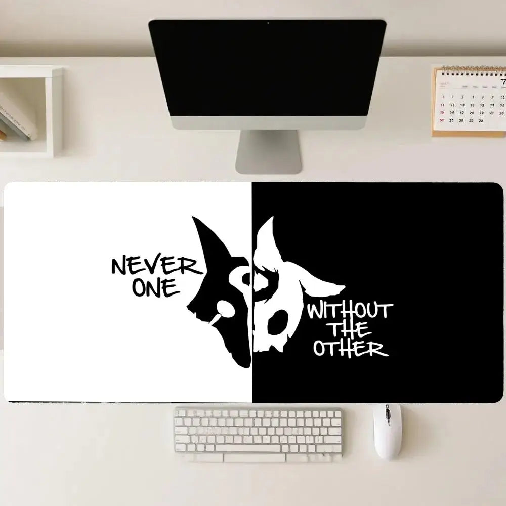 tapis souris gaming graphique moderne masque visage NEVER ONE WITHOUT THE OTHER blanc noir