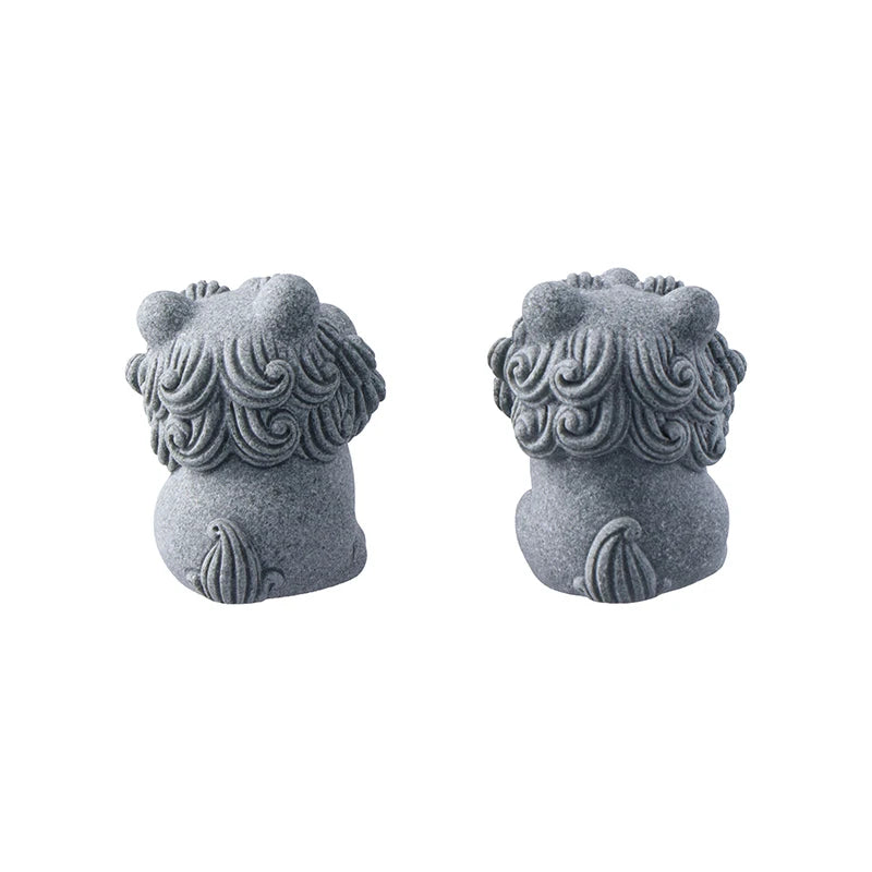 statues lions gris texture sculptée motifs floraux japonais traditionnel shisa dimensions petites