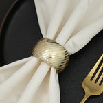 anneau serviette métal doré argenté moderne élégant décoration table mariage anniversaire festive respectueux environnement