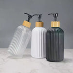 flacons savon liquide noir vert blanc rayures verticales moderne élégant pompe bouchons rechargeables cuisine