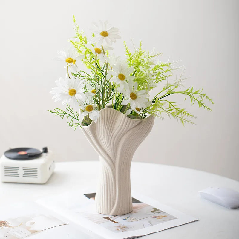 vase céramique texturé fleurs séchées feuilles vertes intérieur moderne minimaliste