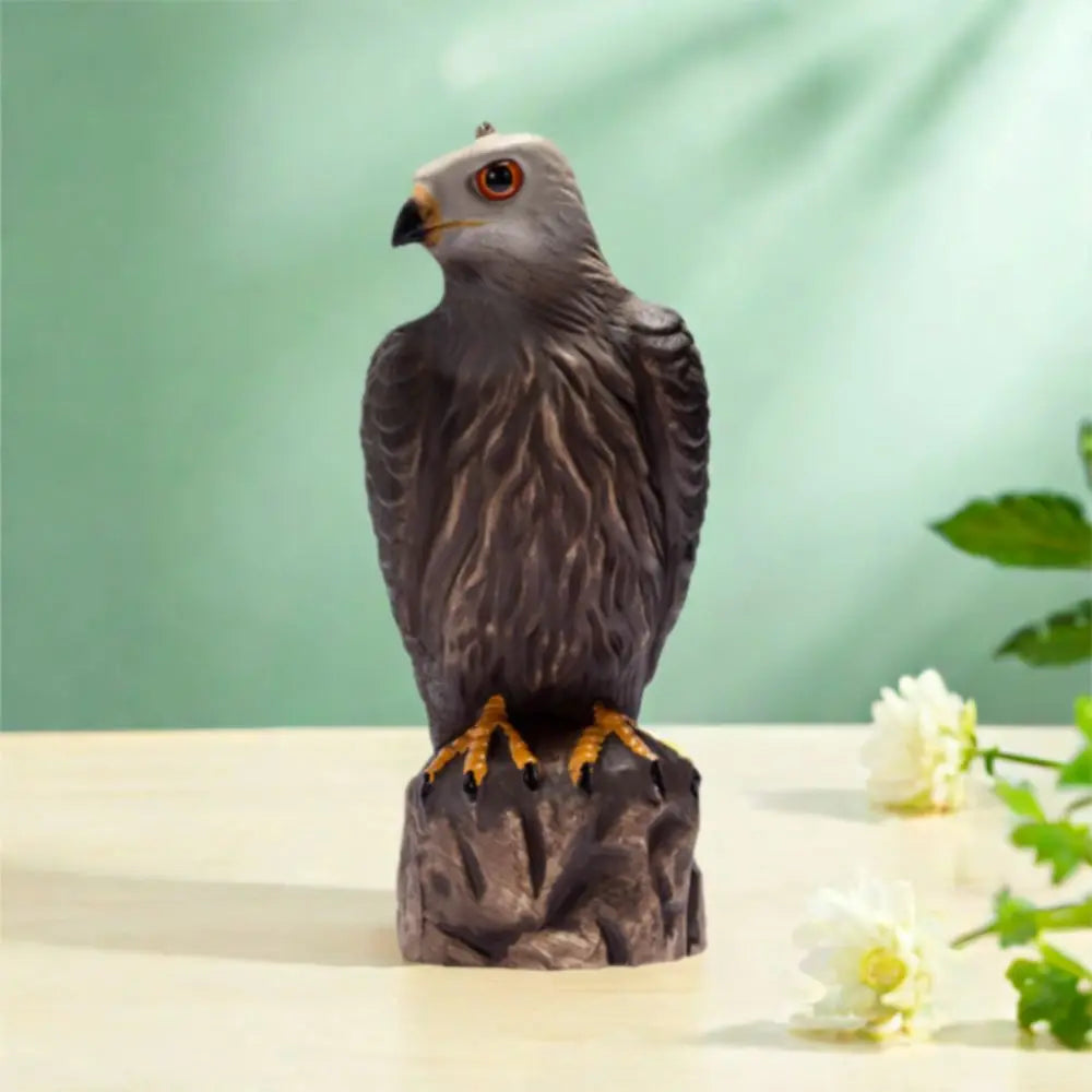 statue oiseau rapace plumes marron gris jardin intérieur décoration animale réalisteextérieur