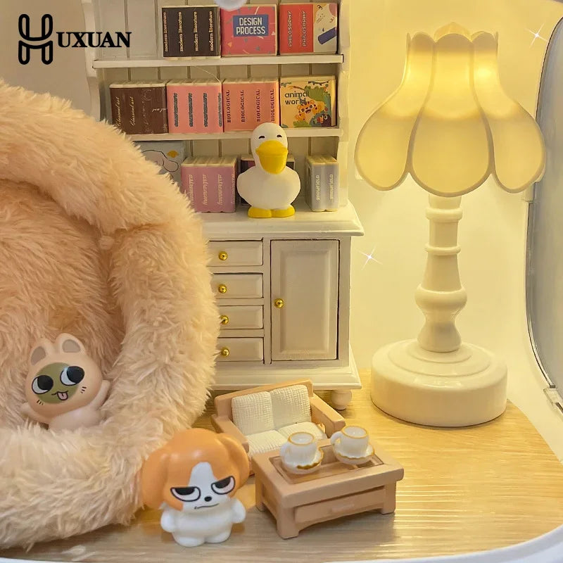lampe table classique blanche plissée intérieur maison jouets miniatures accessoires éclairage chambre enfants deco