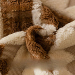 Un revêtement de sol moelleux et pelucheux, avec un motif texturé subtil, offrant un confort et une chaleur agréables.