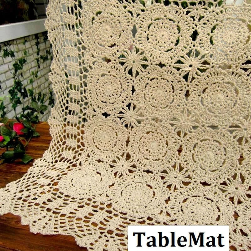 serviette table traditionnelle crochetée motif circulaire couleur beige claire