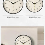 horloge murale quartz aiguille sourdine salon minimaliste visage unique fond blanc numéros noirs cadre