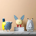 figurines decoratives modernes enfants couleurs vives motifs points textures lisses deco maison exposition