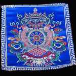serviettes traditionnelles multicolores brodées motifs floraux géométriques opaques