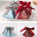 boîtes cadeaux bleu clair fleurs blanches ruban satiné anniversaire mariage baptême noël élégantes