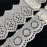 dentelle coton blanc motifs floraux ajourés texture vintage mètre écologique translucent