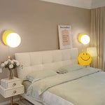Détail de l'applique murale colorée pour chambre à coucher