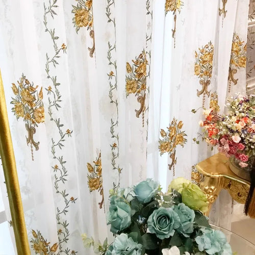 rideau blanc velours doré broderie florale élégant classique salon chambre maison