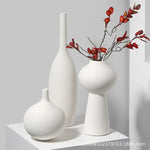 vases céramique blancs rayures horizontales modernes fleurs artificielles