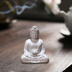 statue bouddha zen blanc gris bois décoratif assiette cigarettes tapis fibres naturellements éléments divers