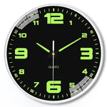 horloge murale moderne chiffres vert fluorescent fond noir blanc