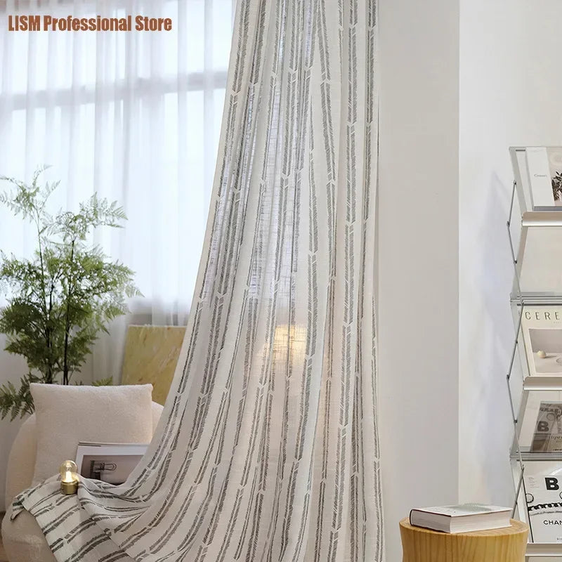 rideau moderne gris blanc rayures horizontales noires translucide salon chambre fenêtre maison