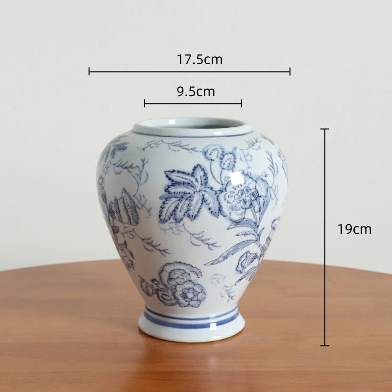 vase porcelaine chinois blanc bleu fleurs feuilles oiseaux géométrique classique floral table decoration