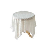 nappe table blanche dentelle fleurs brodées chic mariage décoration intérieure banquet fête romantique