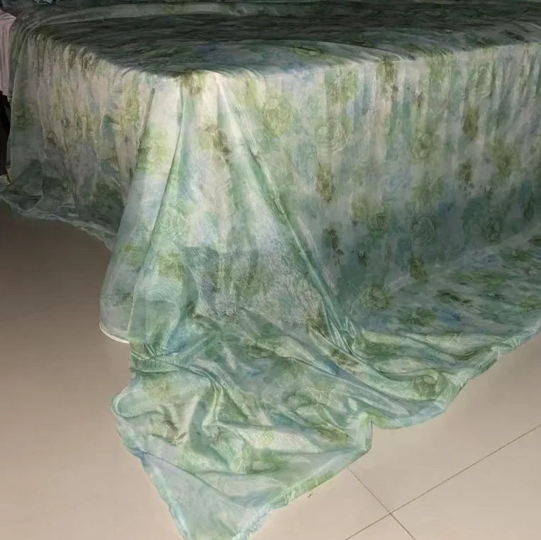 couverture lit floral rose violet marron semi transparent satinée décoration romantique oreillers assortis aspect