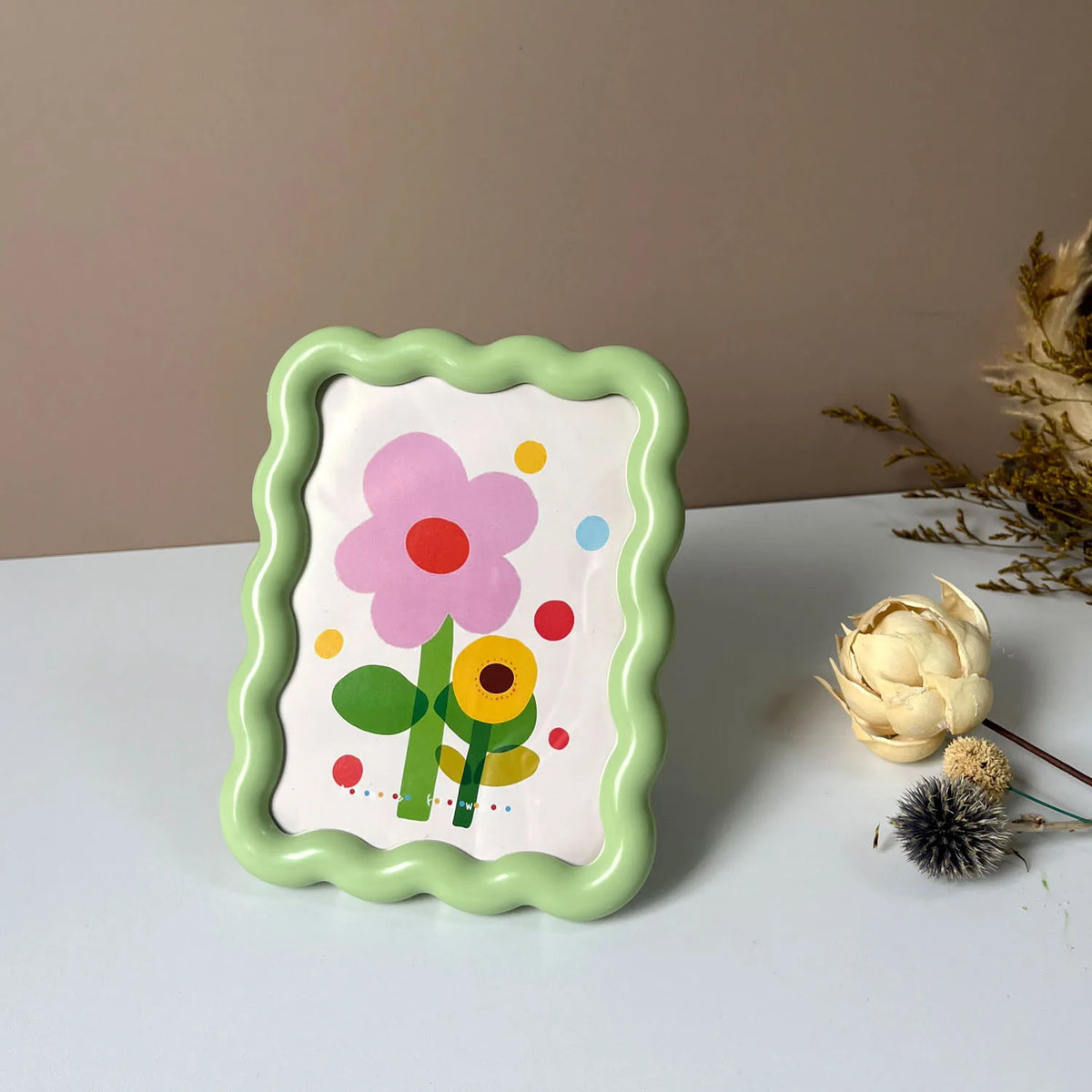 Cadre photo decoratif moderne motifs floraux bord ondules couleur rose jaune vert rouge orange