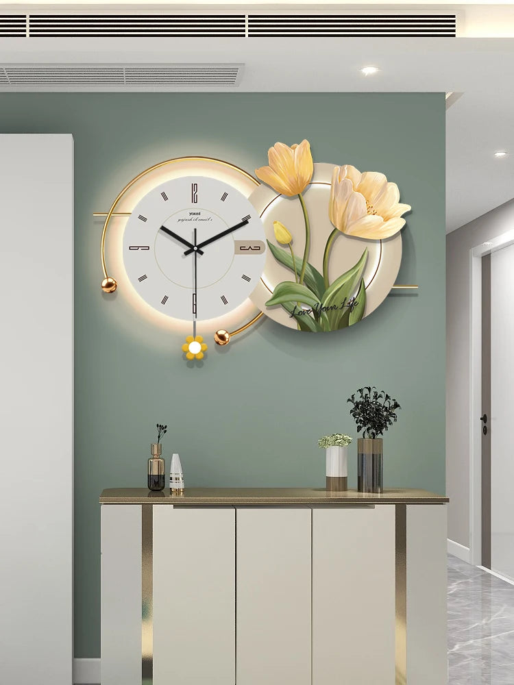Horloge murale suspendue dans un salon contemporain